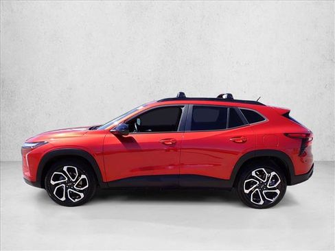 Used 2024 Chevrolet Trax RS w/ Sunroof Package FWD image 2