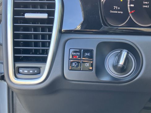 Used 2021 Porsche Cayenne GTS image 19