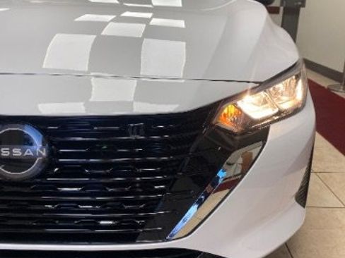 Used 2025 Nissan Sentra SV FWD image 9