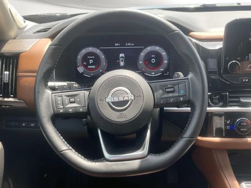 Used 2025 Nissan Pathfinder Platinum FWD image 14
