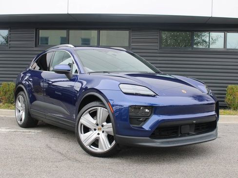Certified 2024 Porsche Macan 4 Electric image 9