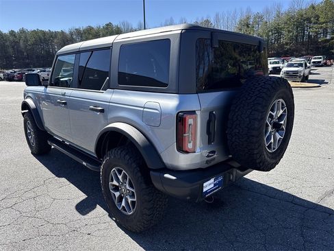 Used 2023 Ford Bronco Badlands image 6