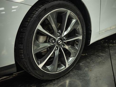 Used 2019 Hyundai Veloster 2.0 Premium image 3