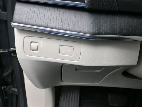 Used 2020 Volvo XC90 T6 Momentum w/ Protection Package image 11