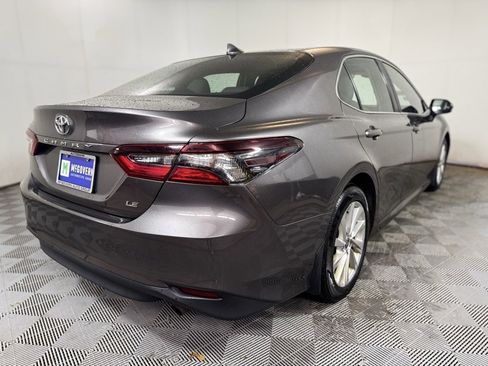 Used 2021 Toyota Camry LE image 7