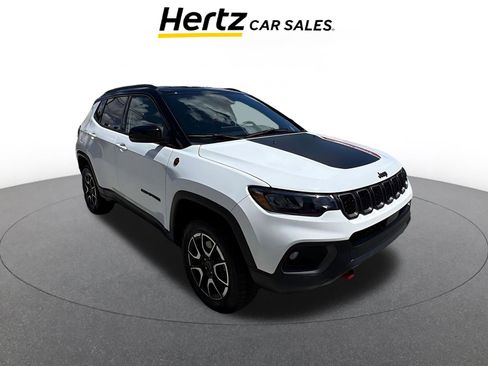 Used 2025 Jeep Compass Trailhawk image 1