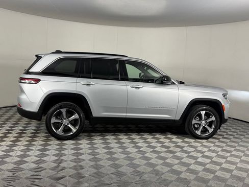 Certified 2025 Jeep Grand Cherokee Limited w/ Luxury Tech Group II RWD image 5