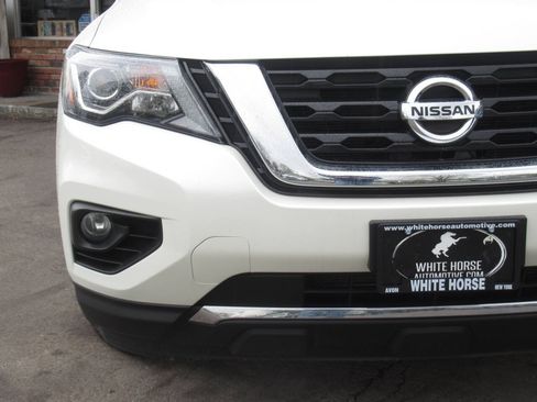 Used 2020 Nissan Pathfinder SV AWD/4WD image 3