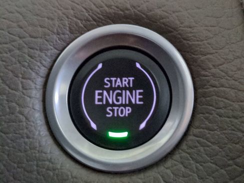 Used 2021 GMC Yukon XL Denali w/ Denali Premium Package image 39