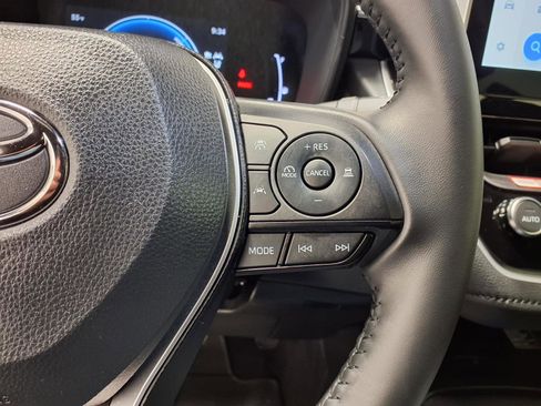 Used 2025 Toyota Corolla SE w/ SE Premium Package image 21