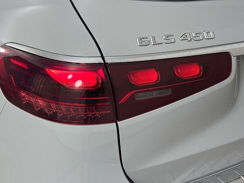 Used 2026 Mercedes-Benz GLS 450 4MATIC image 45