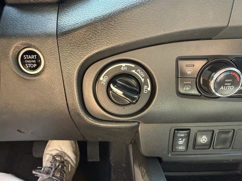 Used 2023 Nissan Frontier SV AWD/4WD image 27