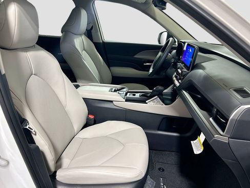 New 2026 Toyota Grand Highlander FWD image 26