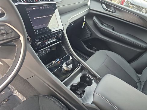 New 2025 Jeep Grand Cherokee Laredo X image 25