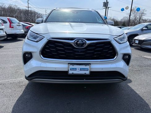 Used 2020 Toyota Highlander Platinum AWD/4WD image 2