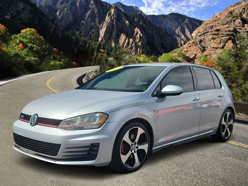 Used 2016 Volkswagen Golf 4-Door FWD image 5