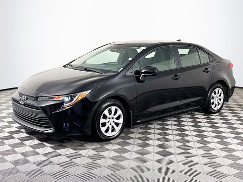 Used 2026 Toyota Corolla LE FWD image 4