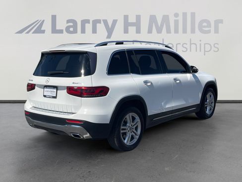 Used 2020 Mercedes-Benz GLB 250 4MATIC w/ Premium Package image 5