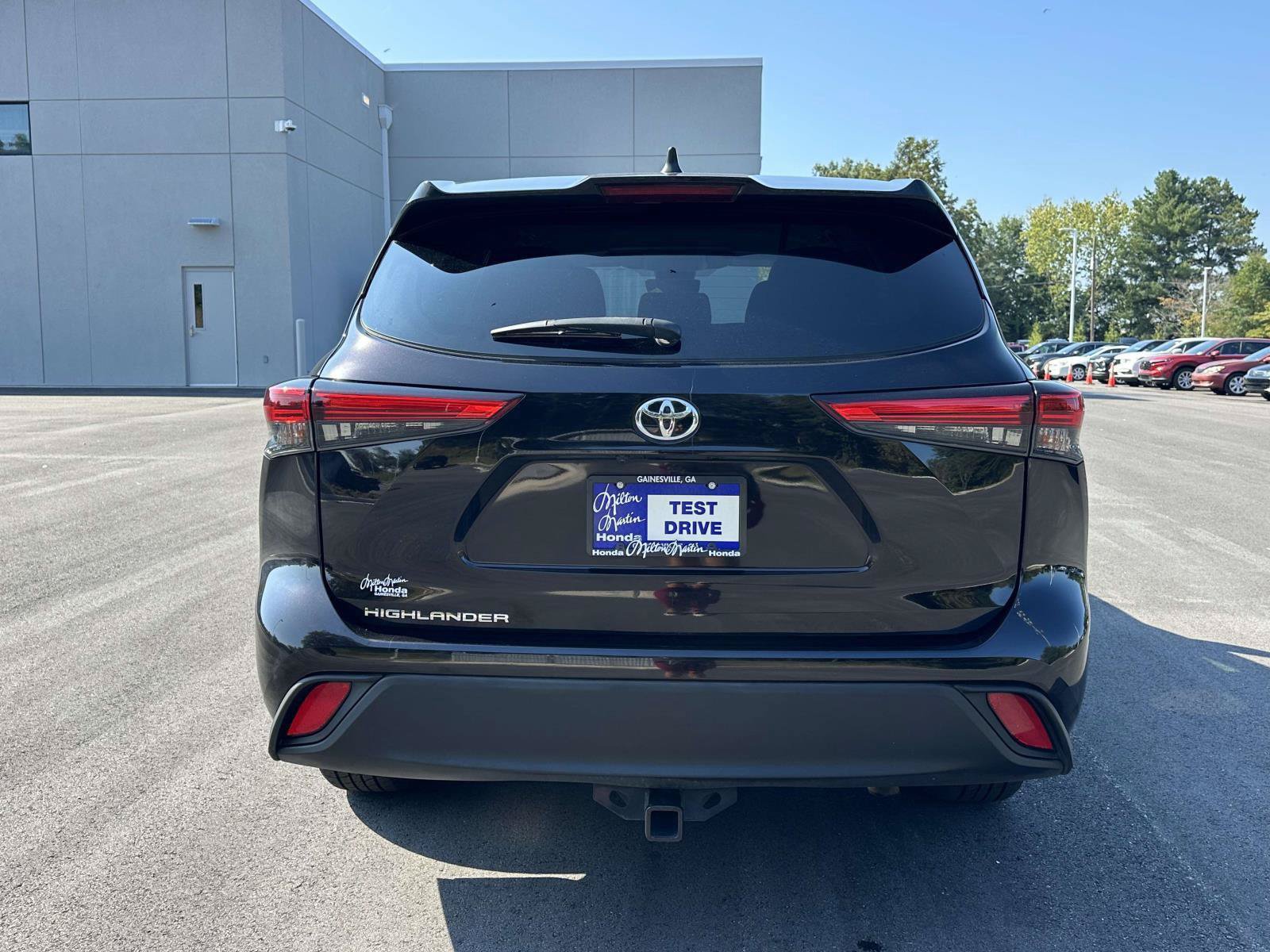 Used 2022 Toyota Highlander L FWD image 24