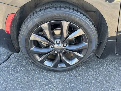 Used 2021 Chrysler Pacifica Touring w/ S Appearance Package FWD image 40