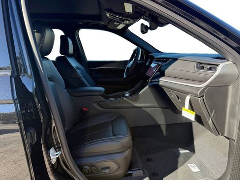 New 2025 Jeep Grand Cherokee L Limited w/ Luxury Tech Group II image 15