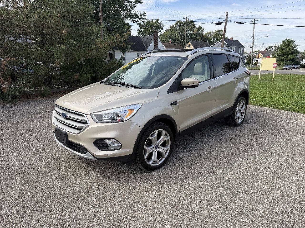 Used 2018 Ford Escape Titanium w/ Ford Safe & Smart Package AWD/4WD image 1