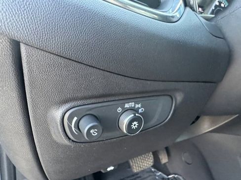Used 2022 Chevrolet Equinox LS FWD image 6