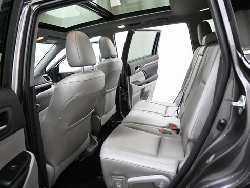 Used 2019 Toyota Highlander Limited image 15
