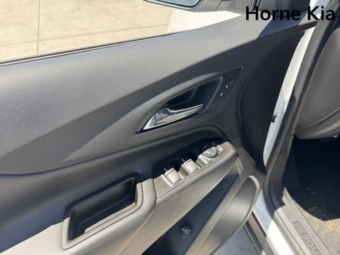 Used 2024 Chevrolet Equinox LT FWD image 11
