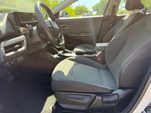 Used 2025 Kia K4 FWD image 25