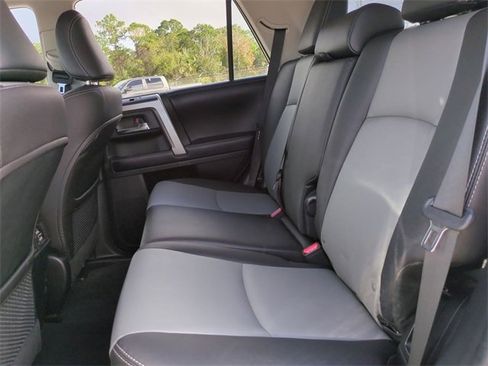 Used 2018 Toyota 4Runner SR5 Premium image 14