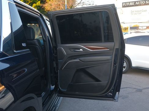 Used 2022 Cadillac Escalade ESV Luxury image 39