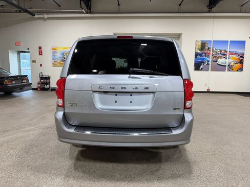 Used 2019 Dodge Grand Caravan SE FWD image 10