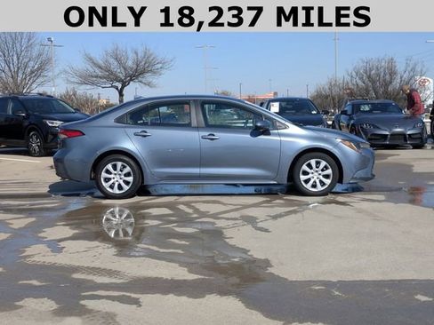 Used 2025 Toyota Corolla LE image 4