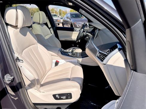 Used 2021 BMW X5 M50i w/ Executive Package image 31