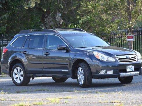 Used 2011 Subaru Outback 2.5i Limited AWD/4WD image 4