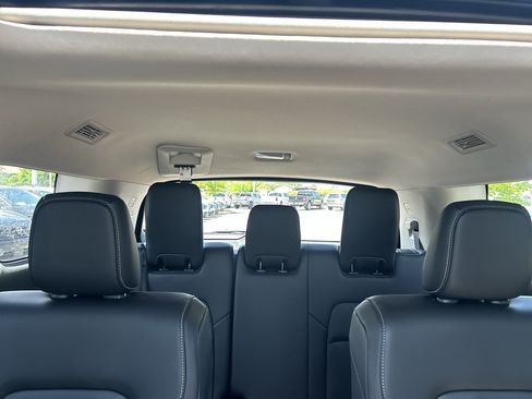 Used 2025 Nissan Pathfinder SL w/ SL Premium Package AWD/4WD image 16
