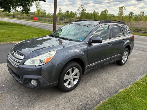 Used 2014 Subaru Outback 2.5i Premium AWD/4WD image 3