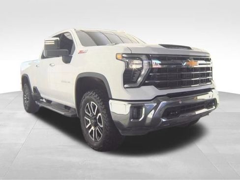 Used 2025 Chevrolet Silverado 2500 LTZ w/ LTZ Premium Package AWD/4WD image 3