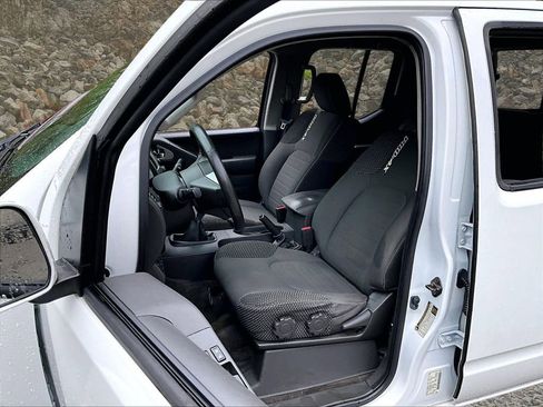 Used 2015 Nissan Frontier PRO-4X AWD/4WD image 24