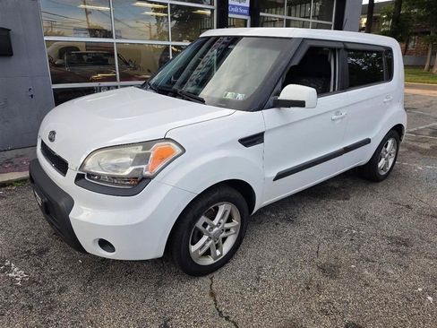 Used 2011 Kia Soul + w/ Audio Pkg FWD image 1