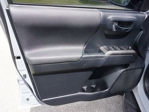 Used 2019 Toyota Tacoma TRD Sport image 28