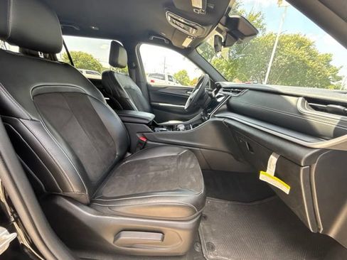 Used 2023 Jeep Grand Cherokee L Laredo AWD/4WD image 13