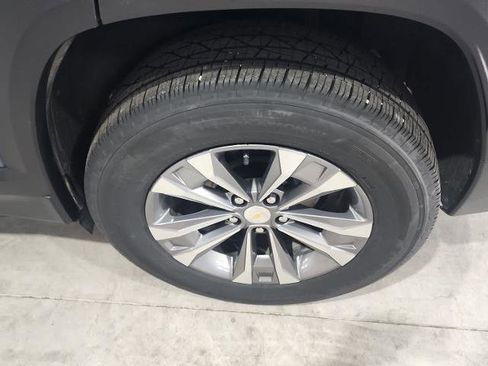 Used 2025 Chevrolet Equinox LT FWD image 12
