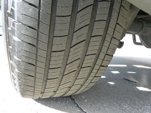 Used 2024 Nissan Frontier SV w/ SV Convenience Package image 34