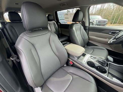 New 2026 Kia Carnival EX image 16