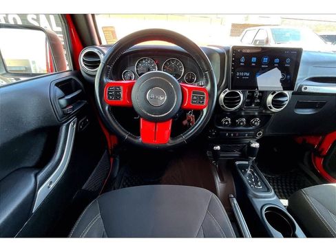 Used 2017 Jeep Wrangler Unlimited Sahara w/ Dual Top Group AWD/4WD image 6