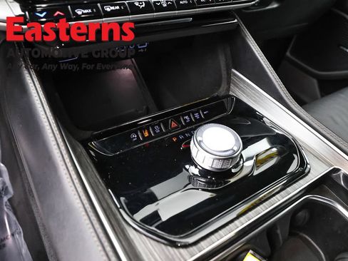 Used 2024 Jeep Wagoneer L Series II RWD image 13