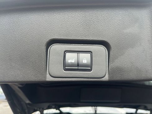 Used 2025 Nissan Rogue SV image 23