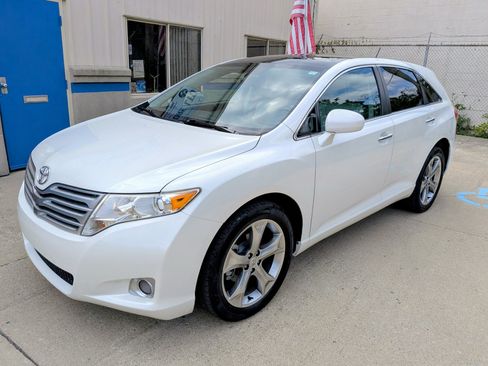 Used 2011 Toyota Venza AWD w/ Premium Pkg #2 image 1